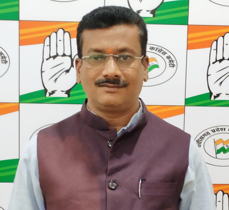 एक आना देकर बारह आना का हिसाब पूछने की आदत है भाजपा की -धनंजय सिंह ठाकुर