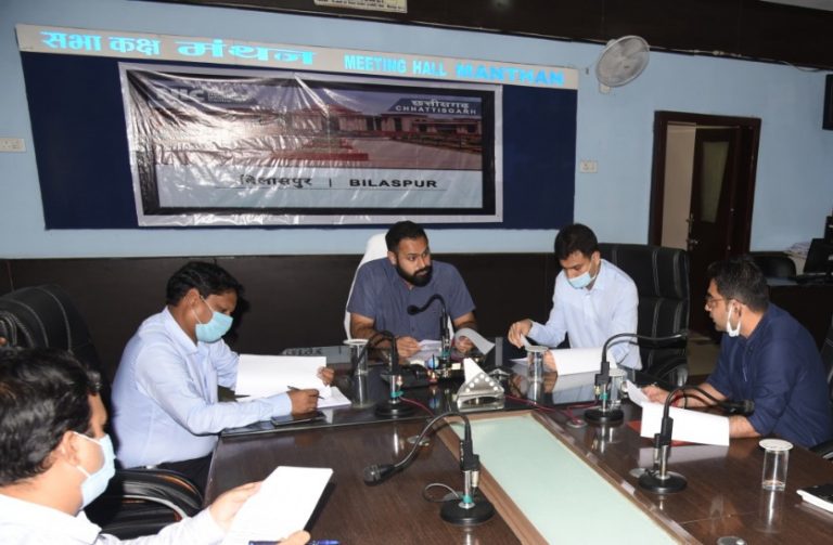 गोबर बेचने वाले पशु पालकों को भुगतान 5 अगस्त तक किया जायेगा : कलेक्टर ने गोधन न्याय योजना की समीक्षा कर दिये निर्देश