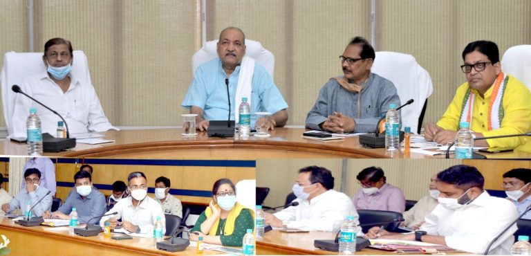 मंत्रिमण्डलीय उपसमिति ने डेढ़ रूपया किलो की दर से गोबर खरीदने की अनुशंसा की : कैबिनेट की बैठक में होगा गोबर की दर का अंतिम निर्णय