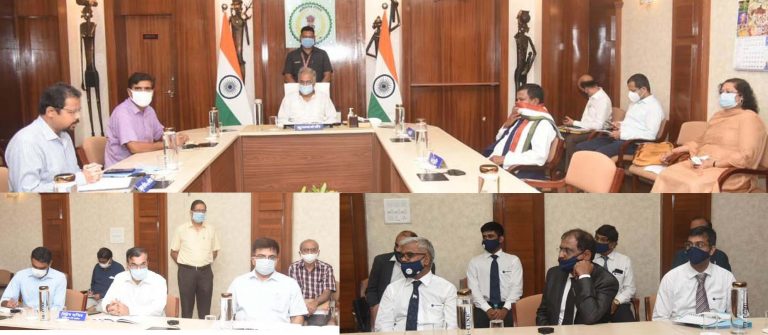 मुख्यमंत्री भूपेश बघेल की उपस्थिति में छत्तीसगढ़ में रक्षा श्रेणी के उद्योग की पहली इकाई की स्थापना के लिए एमओयू पर किए गए हस्ताक्षर