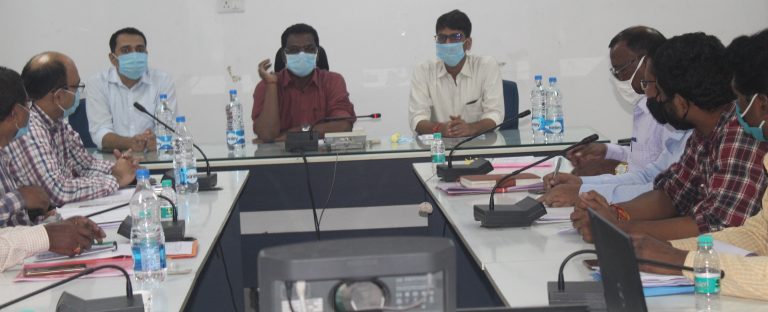 कमिश्नर बस्तर ने जिले के बाढ़ प्रभावित क्षेत्रों का लिया जायजा : जिला स्तरीय अधिकारियों की बैठक ली