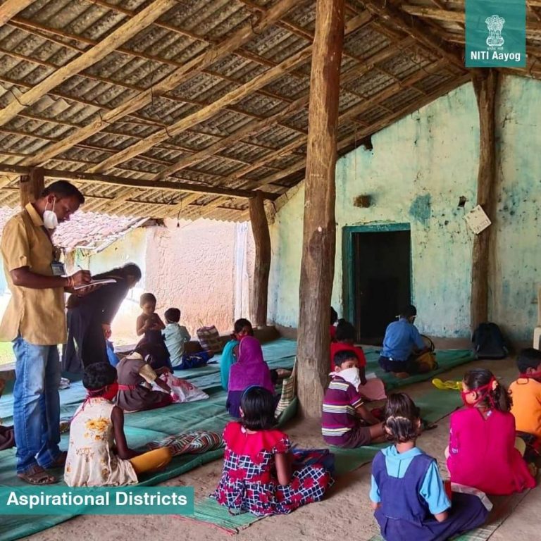 नीति आयोग ने छत्तीसगढ़ के आकांक्षी जिला नारायणपुर में सामुदायिक सहायता से संचालित पढ़ई तुंहर दुआर योजना को सराहा