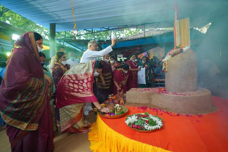 मुख्यमंत्री भूपेश बघेल के रायपुर निवास में आज पारम्परिक रूप में हर्षोल्लास के साथ पोरा-तीजा तिहार मनाया गया…