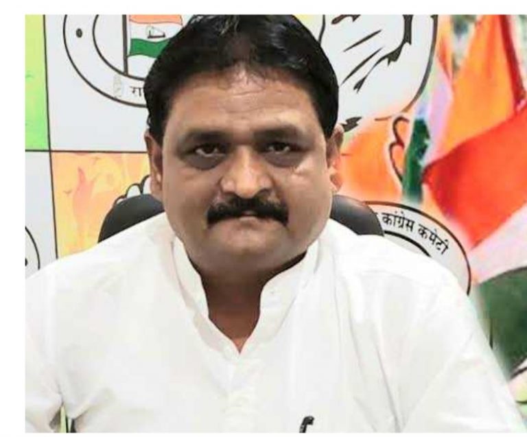 देश कोरोना से लड़ रहा मोदी कुत्तो की नस्ल सुधारने फिक्रमंद -सुशील आनंद शुक्ला