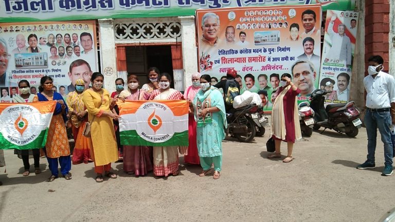 महिला कांग्रेस का 37 वां स्थापना दिवस प्रत्येक जिले में मनाया गया एवं महिला कांग्रेस का झंडा फहराया गया – फूलोदेवी नेताम