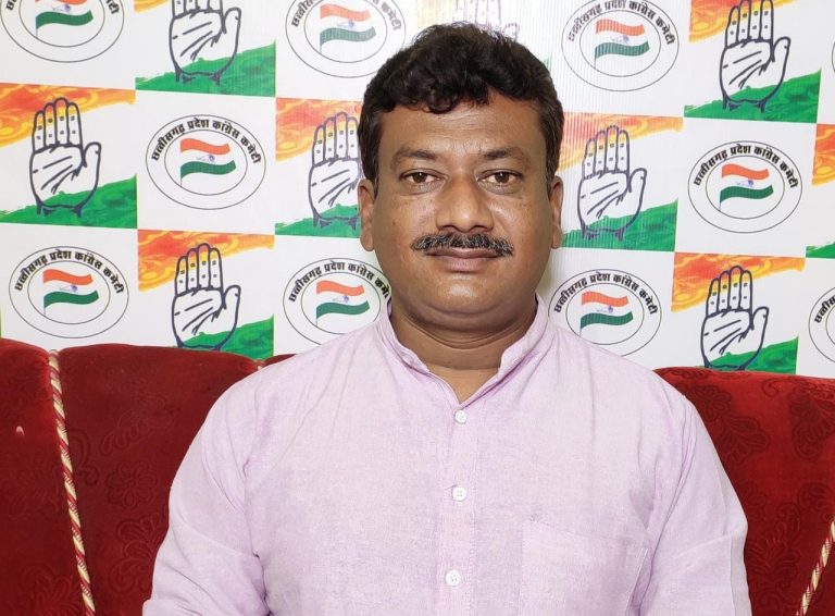 भाजपा के राष्ट्रीय उपाध्यक्ष डॉ रमन सिंह अब तो बता दें गरिमा चिटफंड कंपनी के फरार मालिक राजस्थान भाजपा विधायक शोभाराम कुशवाहा कब करेंगे छत्तीसगढ़ पुलिस के सामने आत्मसमर्पण?