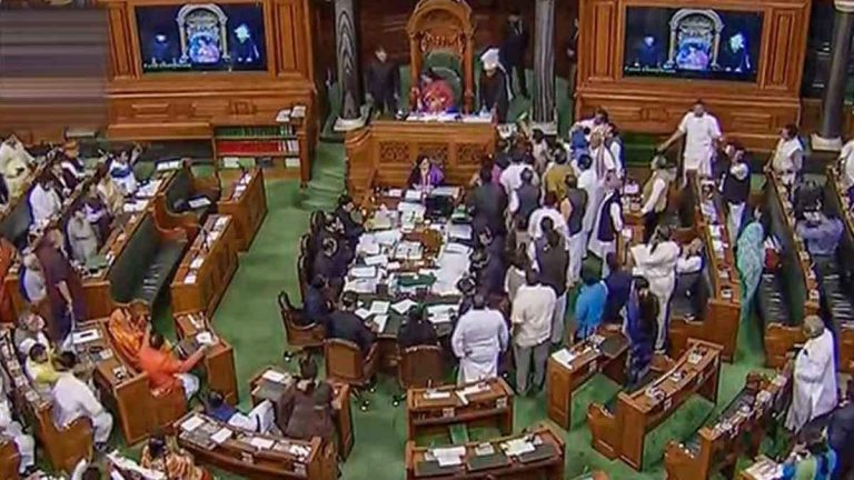 सांसदों के वेतन में 1 साल तक 30 फीसदी की होगी कटौती, लोकसभा में पास हुआ विधेयक