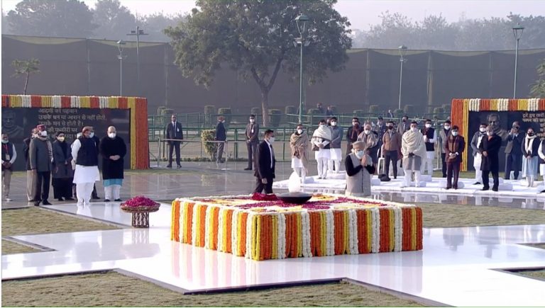 संसद भवन में पूर्व पीएम अटल को श्रद्धांजलि, PM मोदी ने किया किताब का विमोचन