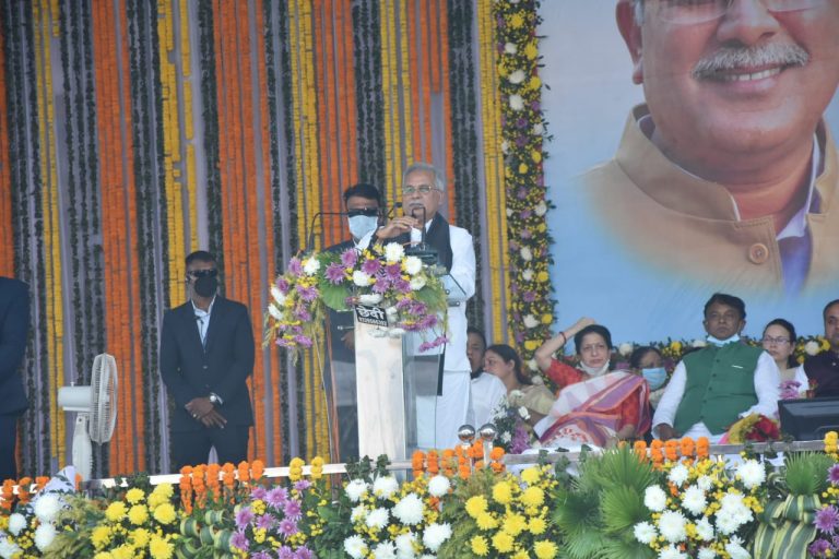 सेंट्रल लायब्रेरी का नामकरण बिलासपुर के पूर्व विधायक स्व.पंडित शिवदुलारे मिश्र के नाम पर करने की मुख्यमंत्री ने की घोषणा