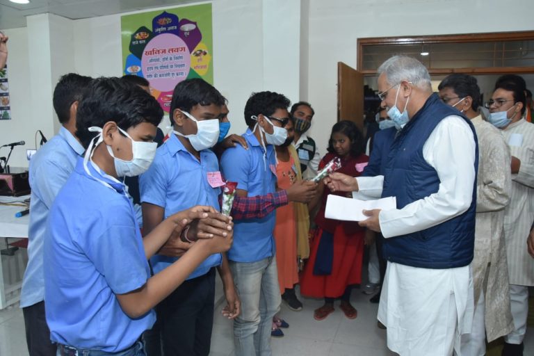 मुख्यमंत्री भूपेश बघेल ने राज्य के पांचवें बहुदिव्यांग स्कूल का किया उद्घाटन : पहली से प्राथमिक तक के बहुदिव्यांग बच्चों को मिलेगी शिक्षा