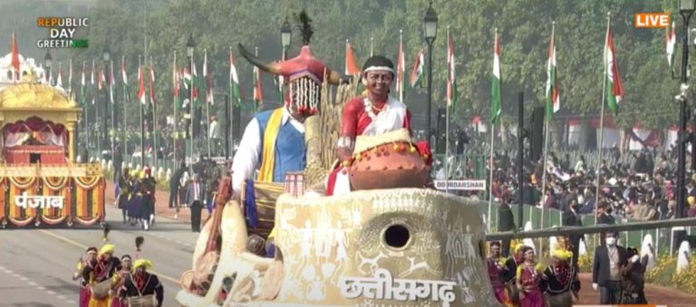 नई दिल्ली के राजपथ पर छाया छत्तीसगढ़ के वाद्य यंत्रों का जादू : देश भर के लोगों ने अनूठे और परंपरागत वाद्य यंत्रों पर आधारित राज्य की झांकी को सराहा