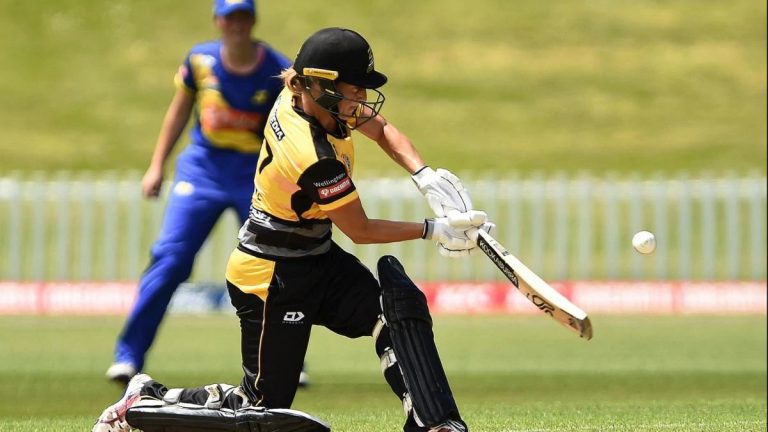 महिला टी-20 में वर्ल्ड रिकॉर्ड : सोफी डिवाइन ने रचा इतिहास, 36 गेंदों में ठोक दिया शतक