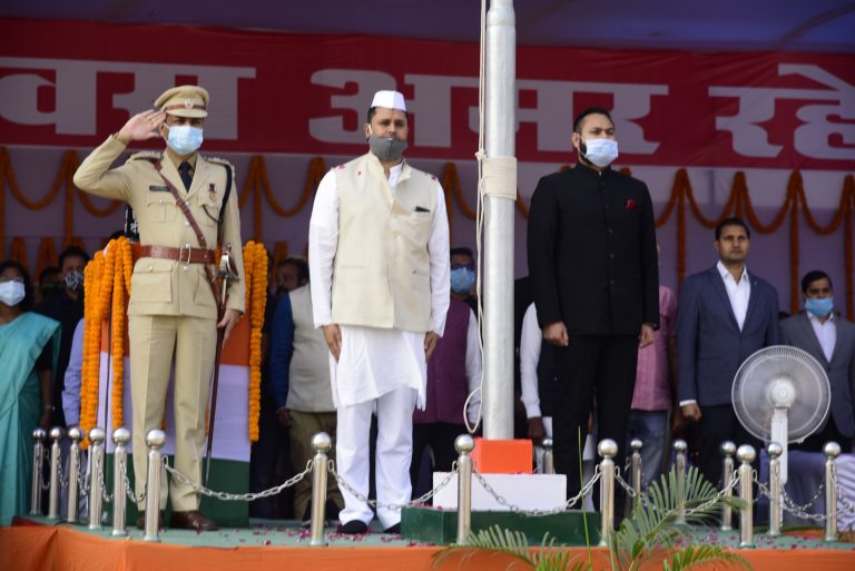 हर्षोल्लास से मना 72वां गणतंत्र दिवस, उच्च शिक्षा मंत्री उमेश पटेल ने मुख्य समारोह में किया ध्वजारोहण