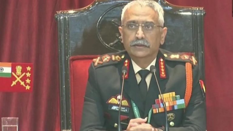 दिल्ली में सेना की वार्षिक प्रेस कॉन्फ्रेंस, सेना प्रमुण नरवणे ने कहा – पाक-चीन की जुगलबंदी बड़ा खतरा, टकराव की आशंका से इनकार नहीं