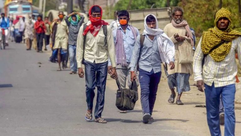 राज्यसभा में प्रवासी मजदूरों को लेकर सवाल, सरकार बोली- लॉकडाउन में 1 करोड़ मजदूर घर लौटे