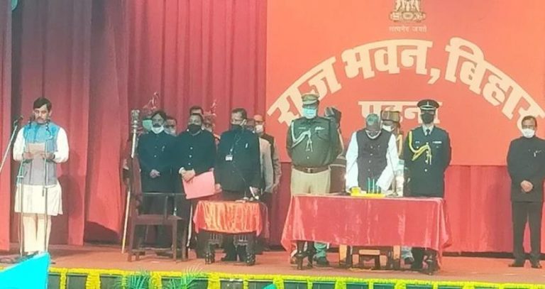 नीतीश कैबिनेट का विस्तार, बीजेपी और जेडीयू से इन 17 विधायकों ने ली मंत्री पद की शपथ