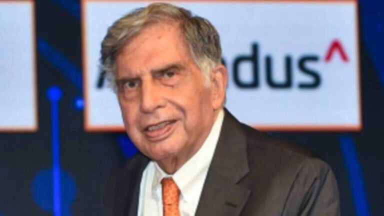 उद्योगपति रतन टाटा ने लगवाई कोरोना वैक्सीन, कहा- बिल्कुल भी दर्द नहीं हुआ