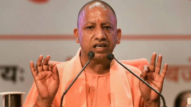 कोरोना रोकने योगी सरकार की नई योजना: उत्तर प्रदेश में अब दोगुना किया जाएगा टीकाकरण, नए निजी अस्पताल भी अभियान में होंगे शामिल