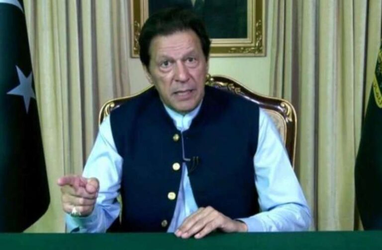 पाकिस्तान पीएम इमरान खान ने पलटा आयात का फैसला, जम्मू-कश्मीर में हो पहले जैसी स्थिति तब लेंगे फैसला