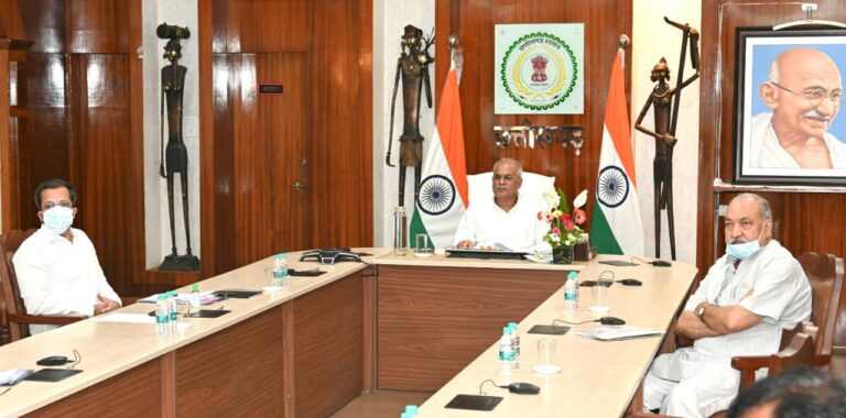 मुख्यमंत्री बघेल प्रधानमंत्री मोदी द्वारा ‘ प्रधानमंत्री किसान सम्मान निधि योजना ‘ की आठवीं किश्त जारी करने हेतु आयोजित वर्चुअल कार्यक्रम में शामिल हुए