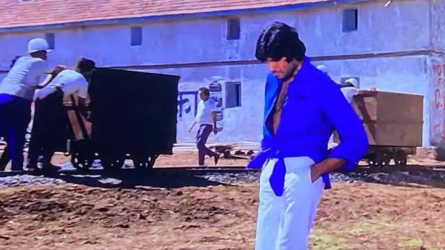 फैशन नहीं मजबूरी में अमिताभ बच्चन को इस तरह पहननी पड़ी थी शर्ट, बताया शूट के पहले दिन का किस्सा