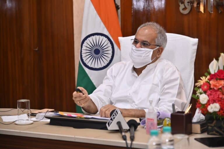 मुख्यमंत्री बघेल ने आज यहां अपने निवास कार्यालय में आयोजित वर्चुअल कार्यक्रम में सरगुजा जिले में 247 करोड़ 91 लाख रूपए के 107 विभिन्न विकास कार्यों का वर्चुअल लोकार्पण एवं भूमिपूजन किया…