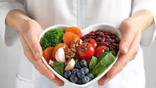 आंंखों को कमजोर होने से बचाने के लिए आज ही खाना शुरू कर दें ये 6 चीजें