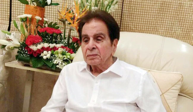 दिलीप कुमार के निधन से शोक की लहर, मोदी-राहुल समेत इन नेताओं ने दी श्रद्धांजलि