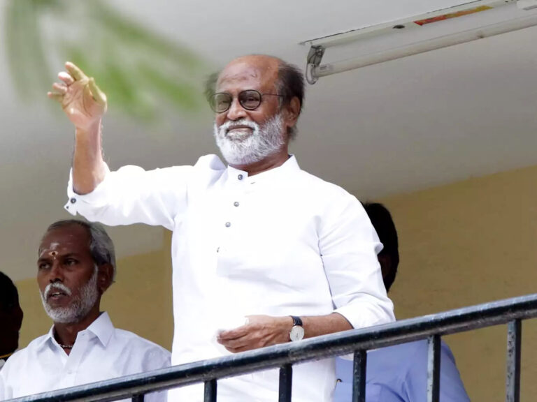 राजनीति से रजनीकांत ने की तौबा, भंग किया अपना संगठन, फैन क्लब के तौर पर करेगा काम