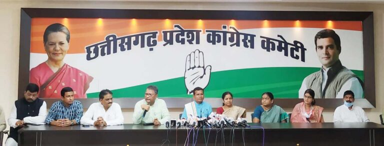 छत्तीसगढ़ की दो महिला सांसदों के साथ पुरूष मार्शलों द्वारा किया गया दुर्व्यवहार मोदी सरकार की मानसिकता और बौद्धिक दिवालिये पन को दिखाता है- मोहन मरकाम