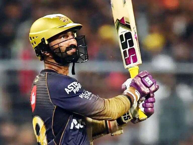 IPL 2021: केकेआर की जीत का मजा हुआ किरकिरा, दिनेश कार्तिक को इस वजह से लगाई गई फटकार