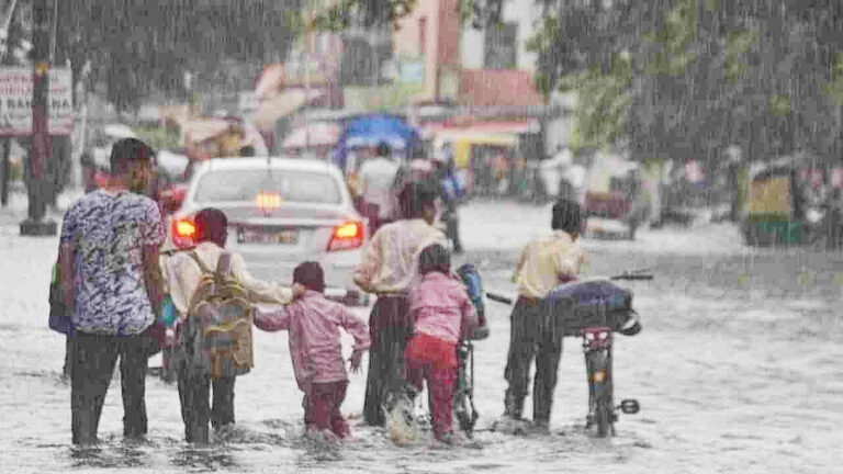 दक्षिणी राज्यों में भारी बारिश से हुआ बुरा हाल, तमिलनाडु में रेड तो आंध्र प्रदेश में ऑरेंज अलर्ट जारी