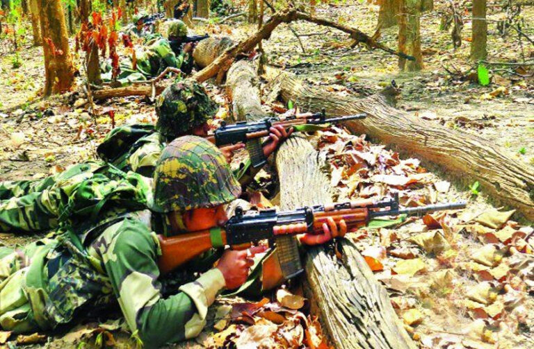 बीजापुर के जंगलों में सुरक्षाबलों और नक्सलियों के बीच मुठभेड़, 1 घंटे से हो रही फायरिंग; DRG का एक जवान घायल