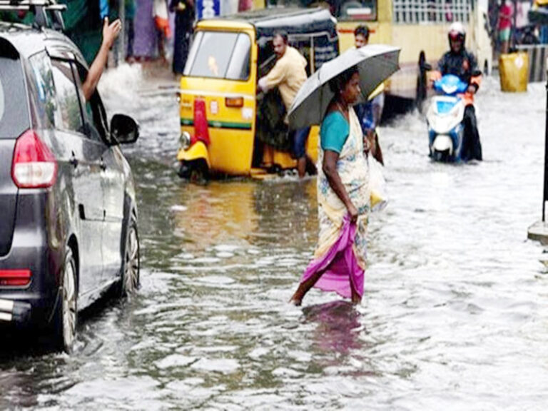 भारी बारिश से तबाही, चार की मौत, 14 जिलों में ऑरेंज अलर्ट जारी