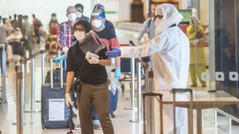 द. अफ्रीका से मुंबई आए 9 लोग मिले कोरोना पॉजिटिव, ओमिक्रॉन की हो रही जांच