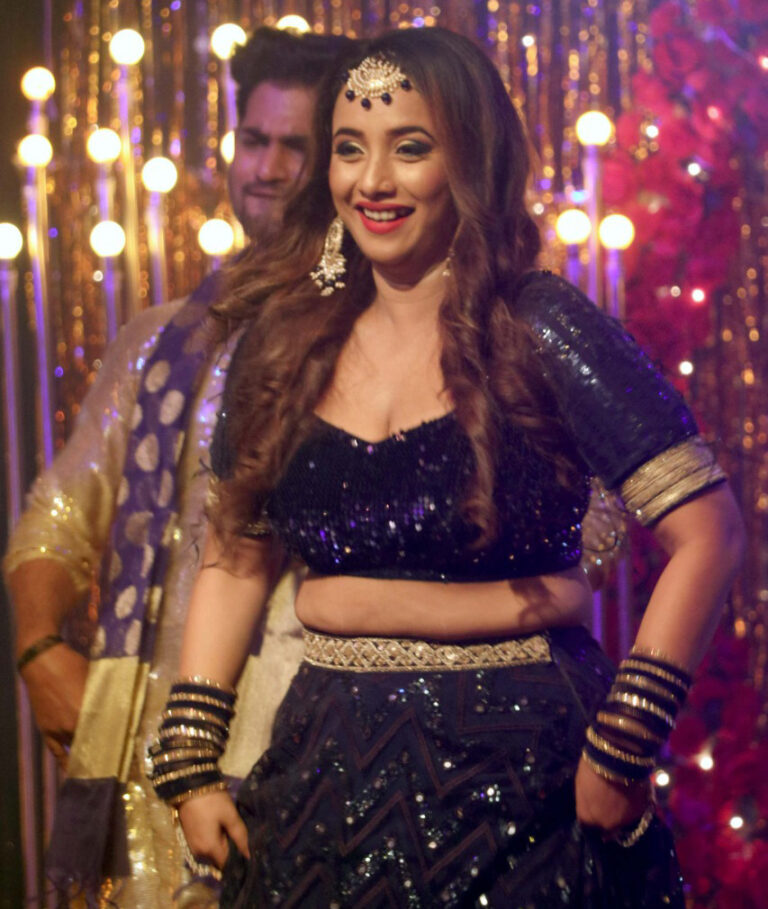 सिंदूर की कीमत में रानी चटर्जी के कातिलाना जलवों की बारिश