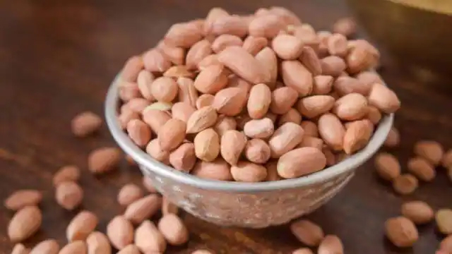 पीनट एलर्जी को रखना है दूर तो छोटी उम्र में ही बच्चों को खिलाएं मूंगफली