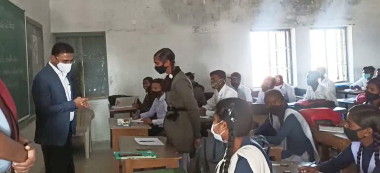 कलेक्टर की तालिमी टानिक कोरिया के बच्चों को कर रही प्रेरित