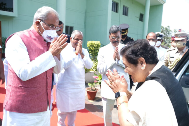 राज्यपाल सुश्री अनुसुईया उइके के विधानसभा पहुॅचने पर आत्मीय स्वागत