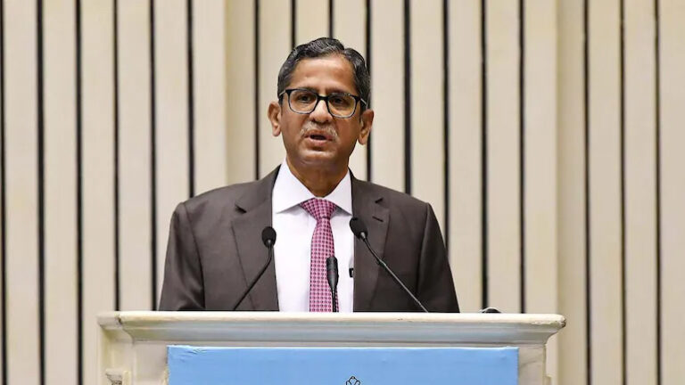 कोर्ट के फैसलों के प्रति बेरुखी लोकतंत्र के लिए अच्छी नहीं, सीजेआई ने याद दिलाई मर्यादा