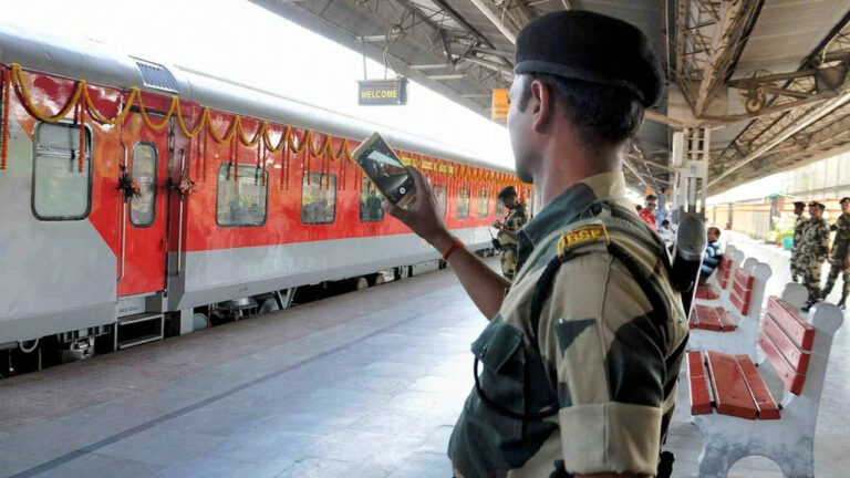 दो साल बाद शुरू हुई भारत और बांग्लादेश के बीच रेल सेवा, बंधन और मैत्री एक्सप्रेस हुईं रवाना