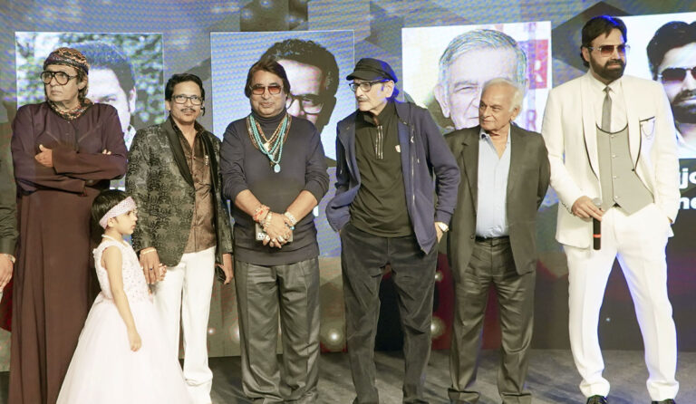 -‘सिनेबस्टर फिल्म्स एंड टीवी अवार्ड्’ की ट्रॉफी लॉन्च पर आनंदजी शाह, प्रेम चोपड़ा, अब्बास-मस्तान, उदित नारायण, बिस्वजीत, शक्ति कपूर, धीरज कुमार ने की हौसला अफजाई