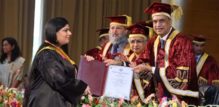 दृढ़ इच्छाशक्ति के दम पर दृष्टिहीन छात्रा बनी हिदायतुल्ला नेशनल लॉ युनिवर्सिटी की टॉपर