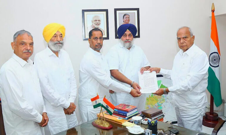 पंजाब में घिरी आप, बादल ने 500 करोड़ के घोटाले का लगाया आरोप, सीबीआई ईडी जांच की मांग