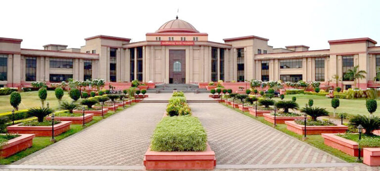 पति के ऑफिस में पत्नी का बार-बार आना , अभद्र भाषा के साथ माहौल खराब करना क्रूरता, ऐसे प्रताड़ना से तंग पति को तलाक का अधिकार; पत्नी की अपील खारिज