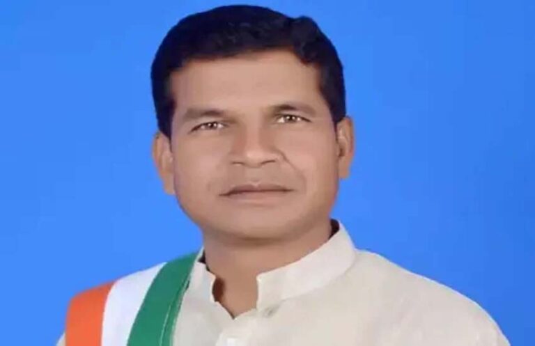 विश्व आदिवासी दिवस के दिन विष्णु देव साय को हटाना आदिवासी विरोधी सोच: मोहन मरकाम