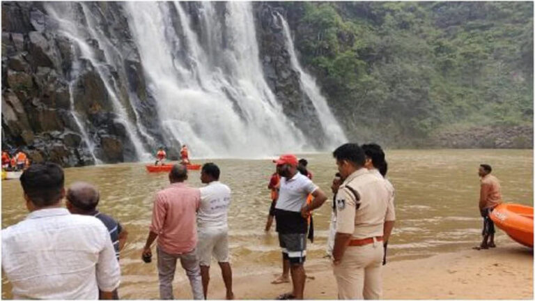 कोरिया के रमदहा वाटरफॉल में डूबे सभी 6 लोगों के शव बरामद, एमपी से पिकनिक मनाने कोरिया आए थे 15 लोग