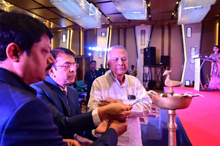 मुख्यमंत्री श्री भूपेश बघेल विकास की नीति पर कर रहे हैं काम : गृहमंत्री ताम्रध्वज साहू