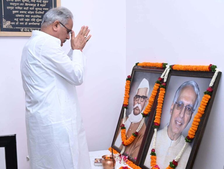 मुख्यमंत्री ने पंडित रविशंकर शुक्ल व शहीद विद्याचरण शुक्ल की जयंती पर उन्हें किया नमन