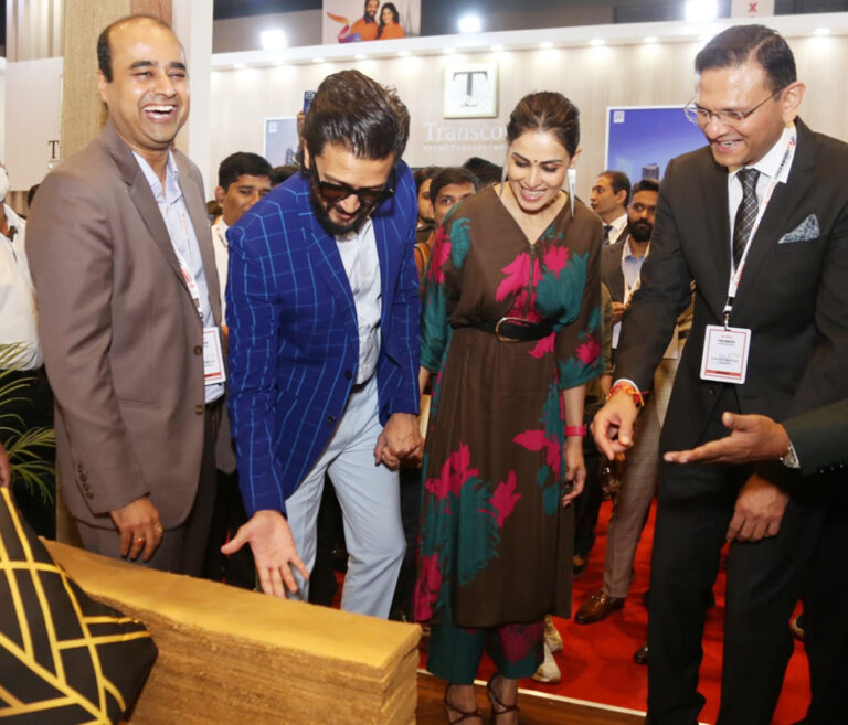 होमथॉन प्रॉपर्टी एक्सपो के उद्घाटन समारोह में पहुंचे रितेश देशमुख और जेनेलिया